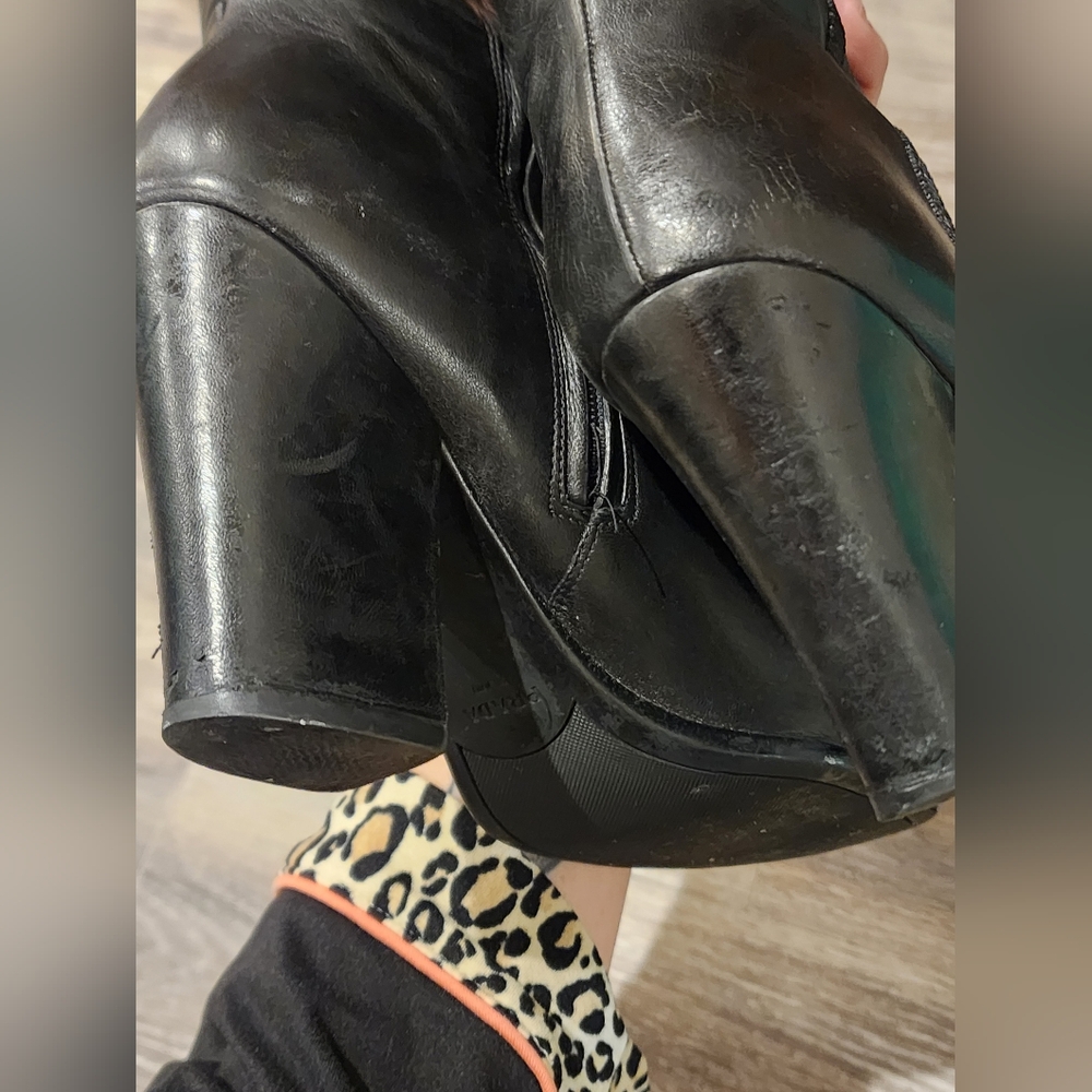 Prada Black Leather Heeled Boots with Pointed Toe - Picture 11 of 12